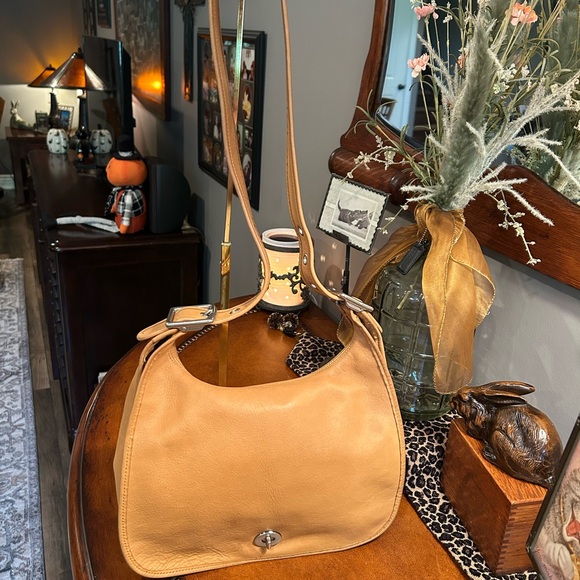 Coach Legacy Crescent C2D-9718#146